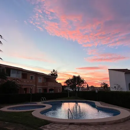 De Diseno Reformado Con Piscina Y Jardin * Denia