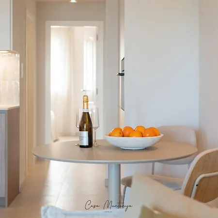 De Diseno Con Piscina, Jardin Y Parking Denia