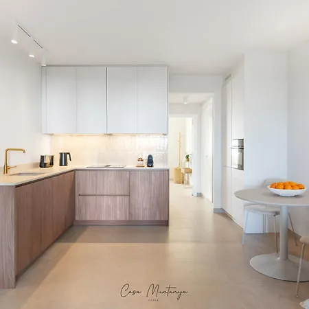 De Diseno Reformado Con Piscina Y Jardin Denia