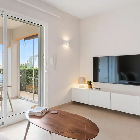 De Diseno Reformado Con Piscina Y Jardin Denia