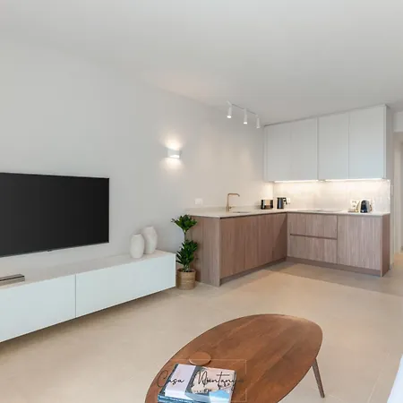 Apartment De Diseno Reformado Con Piscina Y Jardin