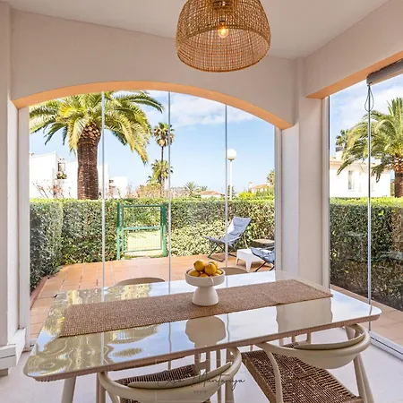 Apartment De Diseno Reformado Con Piscina Y Jardin