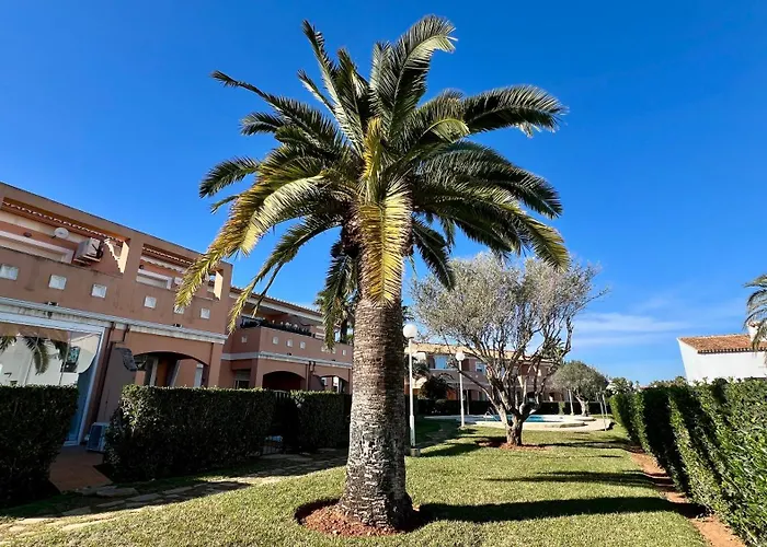 Apartman De Diseno Reformado Con Piscina Y Jardin *