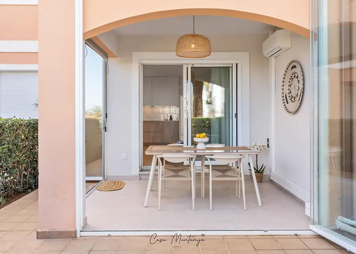 De Diseno Reformado Con Piscina Y Jardin * Денія