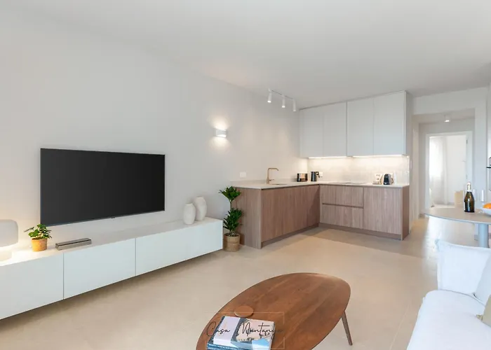 Apartamento De Diseño Reformado Con Piscina Y Jardín