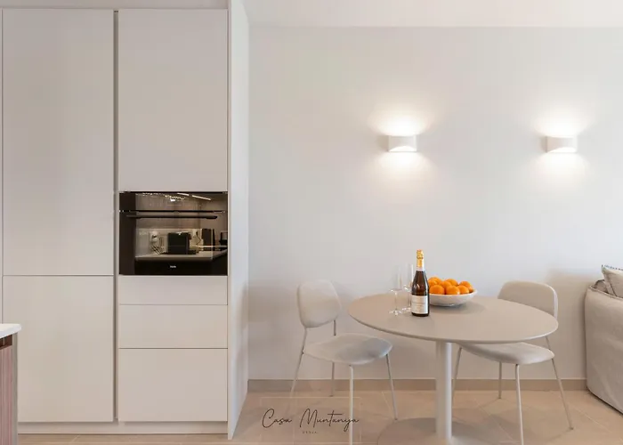 De Diseno Reformado Con Piscina Y Jardin * Денія