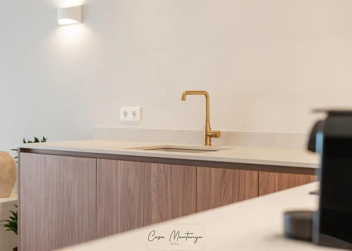 De Diseno Reformado Con Piscina Y Jardin Dénia