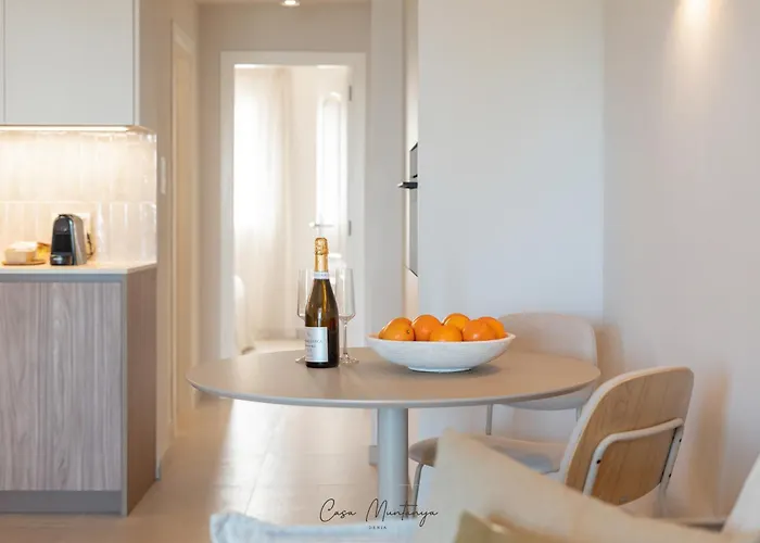 De Diseno Reformado Con Piscina Y Jardin Dénia